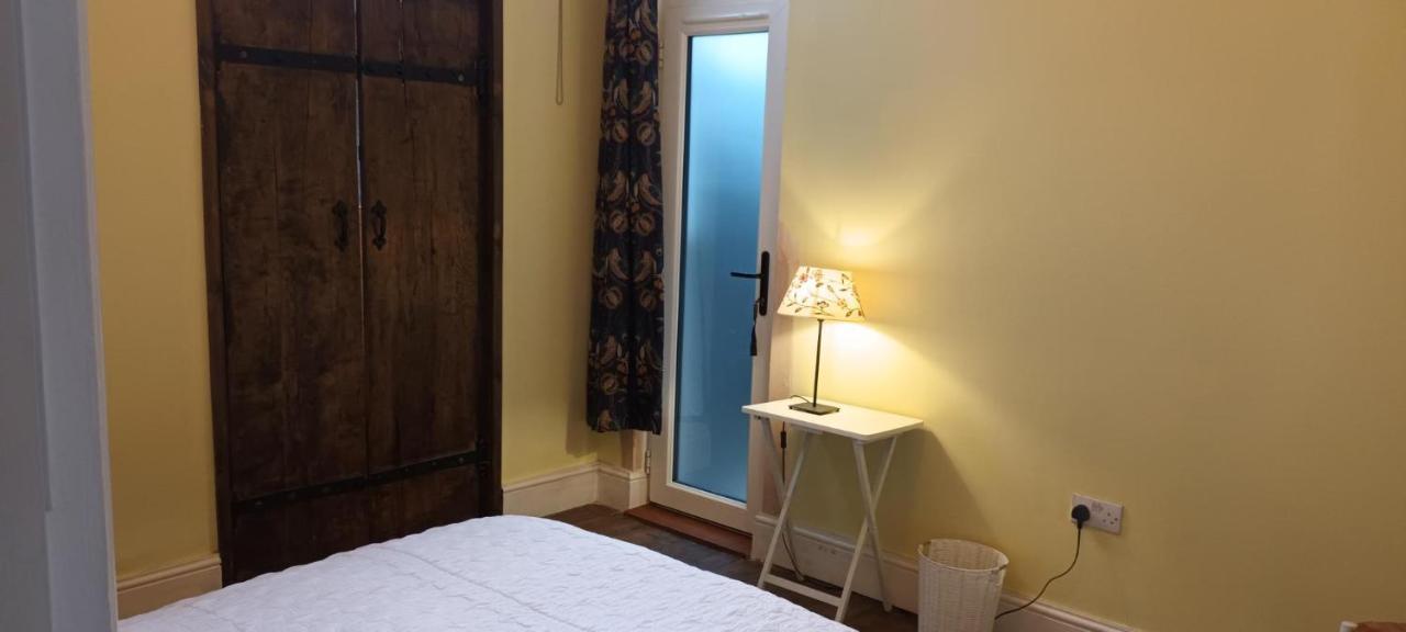 לונדון Room With Luxury Private Bathroom & Independent Entrance Near Tube מראה חיצוני תמונה