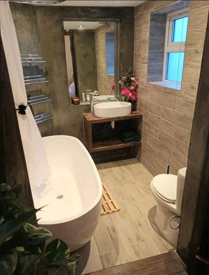 לונדון Room With Luxury Private Bathroom & Independent Entrance Near Tube מראה חיצוני תמונה