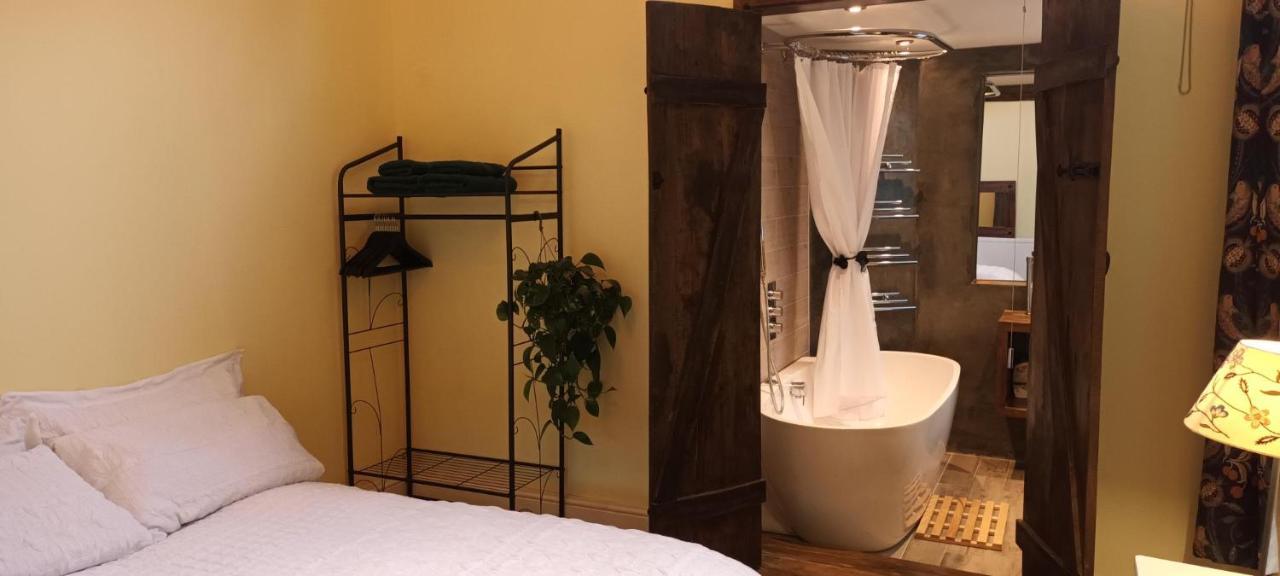לונדון Room With Luxury Private Bathroom & Independent Entrance Near Tube מראה חיצוני תמונה